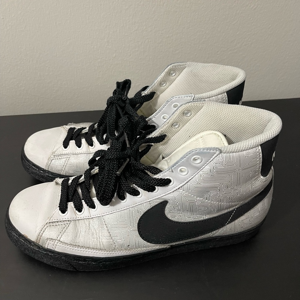 Some high top grey and black blazers size 10